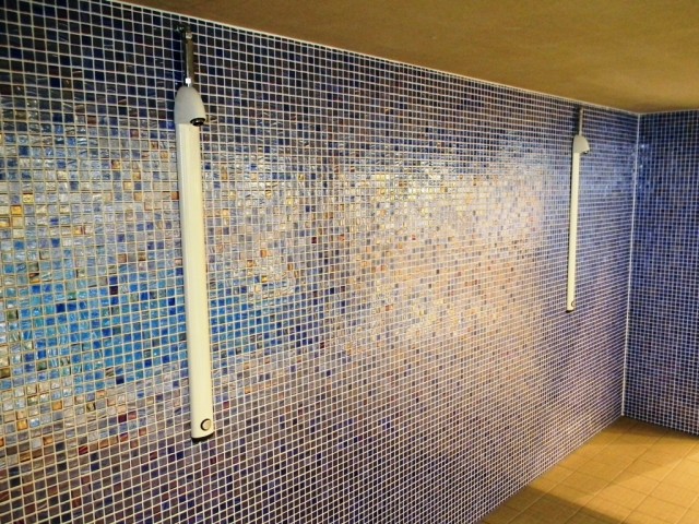 Garons Pool - Dive Tower Showers