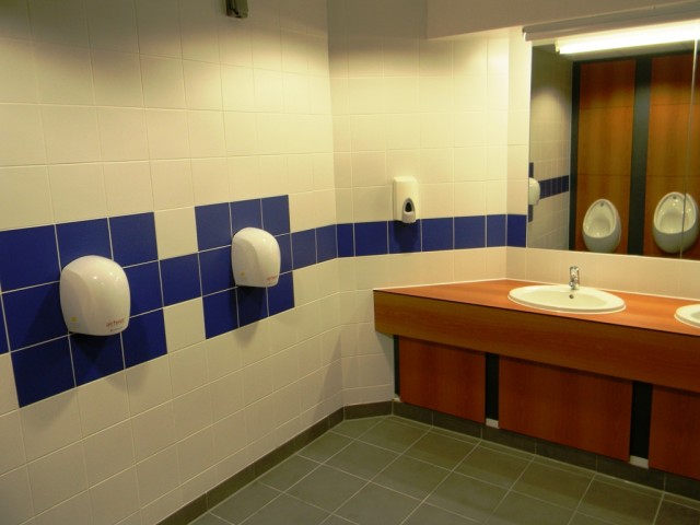 Garons Pool - Male WC 002